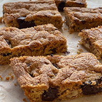 CEVİZLİ & PARÇA ÇİKOLATALI BLONDIE