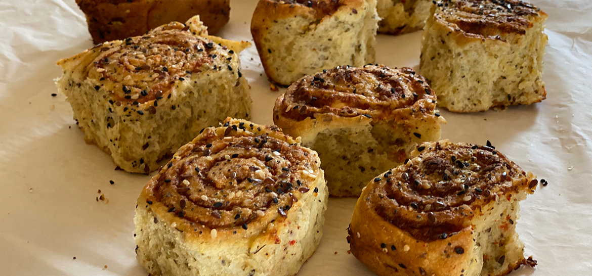 PEYNİRLİ & BOL BAHARATLI RULO ÇÖREK — 1