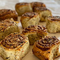 PEYNİRLİ & BOL BAHARATLI RULO ÇÖREK