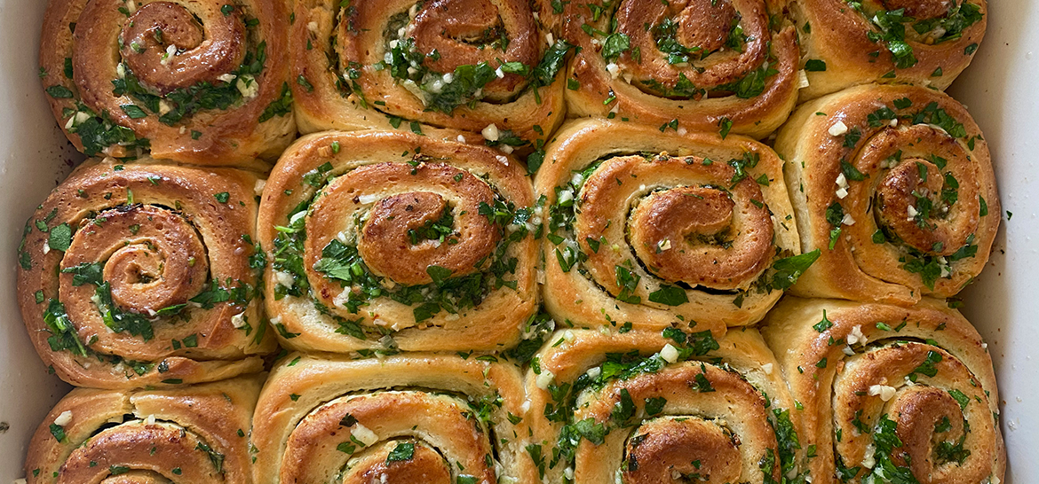 GARLIC SWRIL ROLLS — 1