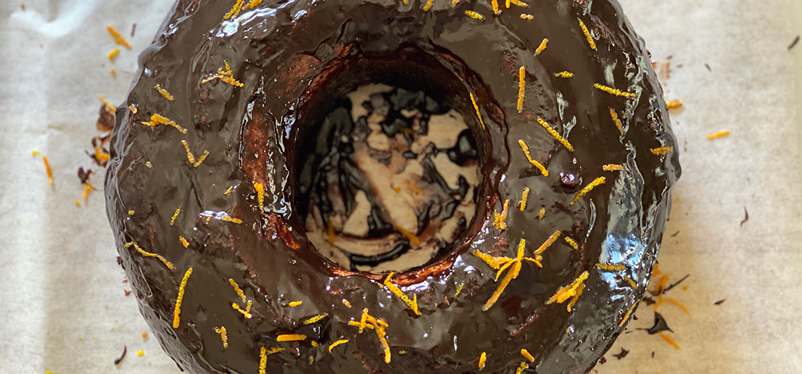 YOĞUN PORTAKAL AROMALI ÇİKOLATA SOSLU KEK — 1