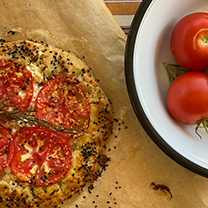 LOR PEYNİRLİ & KÖY DOMATESLİ GALETTA