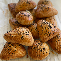 PEYNİRLİ POĞAÇA (MAYASIZ)