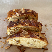 KURU ÜZÜMLÜ EKMEK (YARI TATLI)