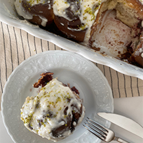 EKŞİ MAYALI HAMURDAN KARADUT SOS DOLGULU ÇÖREK