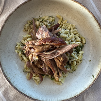 BROKOLİLİ ARPA ŞEHRİYE PİLAVI VE AĞIR ATEŞTE KUZU GERDAN