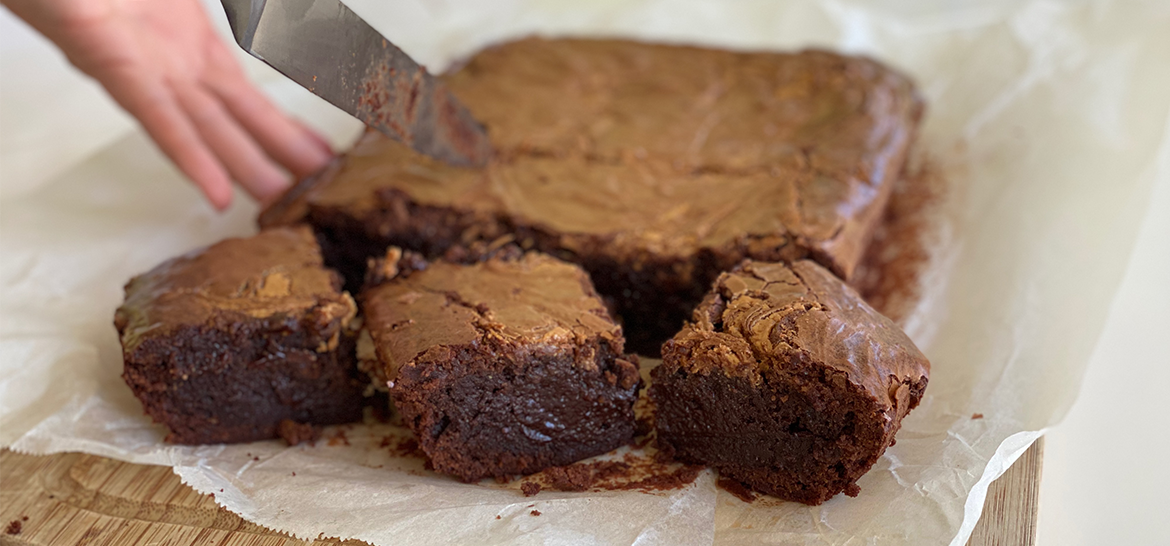 FISTIK EZMELİ ÇİKOLATALI BROWNI — 1