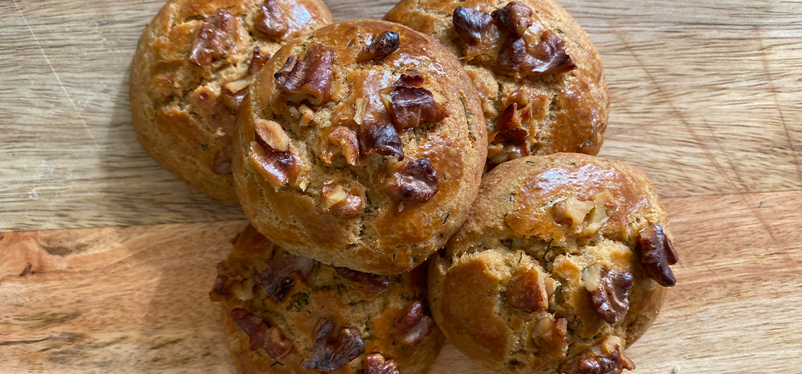 BEYAZ PEYNİRLİ DEREOTLU MAYASIZ POĞAÇA — 1