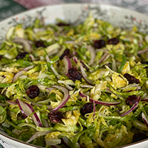 KIRMIZI SOĞANLI BRÜKSEL LAHANASI SALATASI